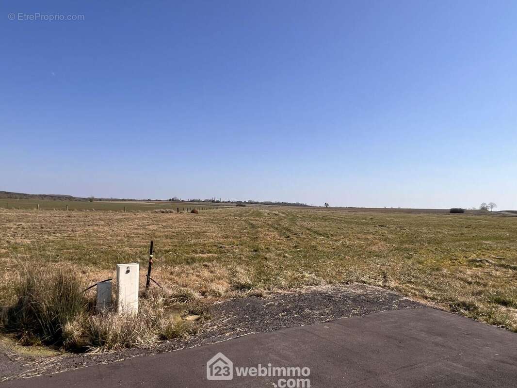 Terrain à MORGEMOULIN