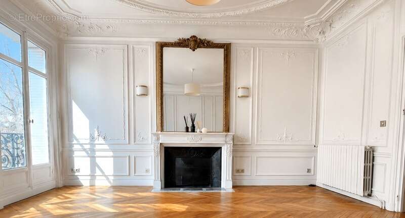 Appartement à PARIS-7E