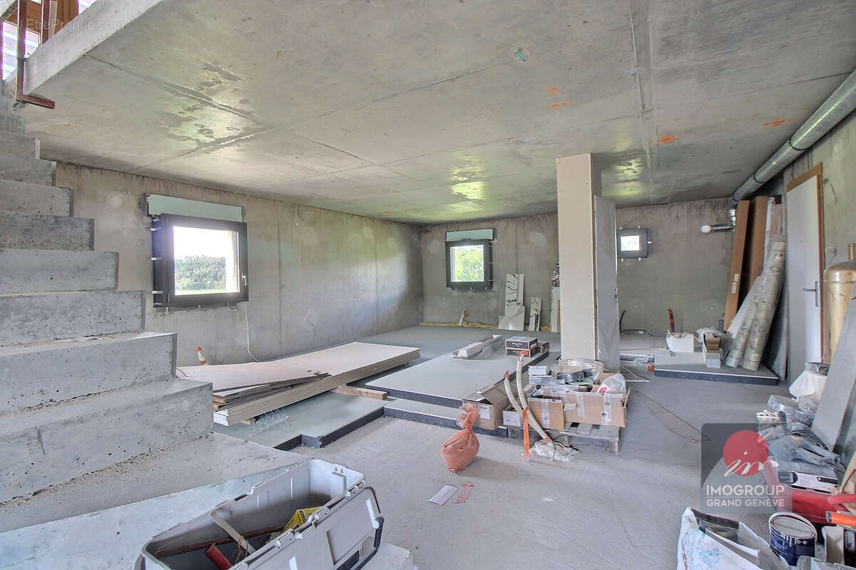 Apprtement duplex en état plateau brut  de 206 m² à Reignier - photo 5