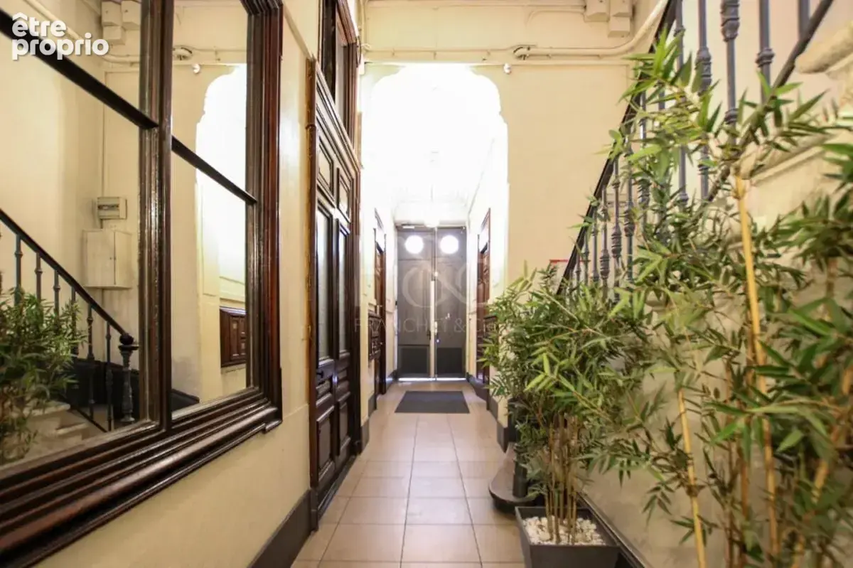 Local commercial de 156 m² - photo 2