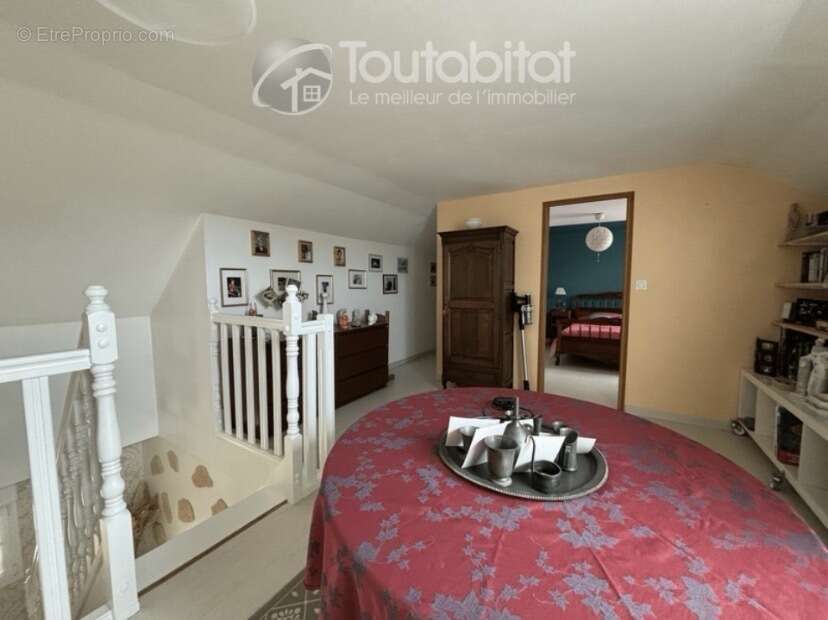 Maison à NEUVILLE-LEZ-BEAULIEU