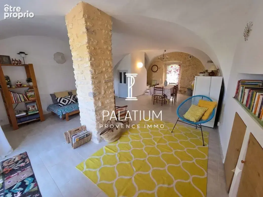 EXCLUSIVITE ! MÉNERBES (84) – Maison en pierre de 100 m² avec dépendances aménageables et plus de 3 hectares de vignes - photo 3