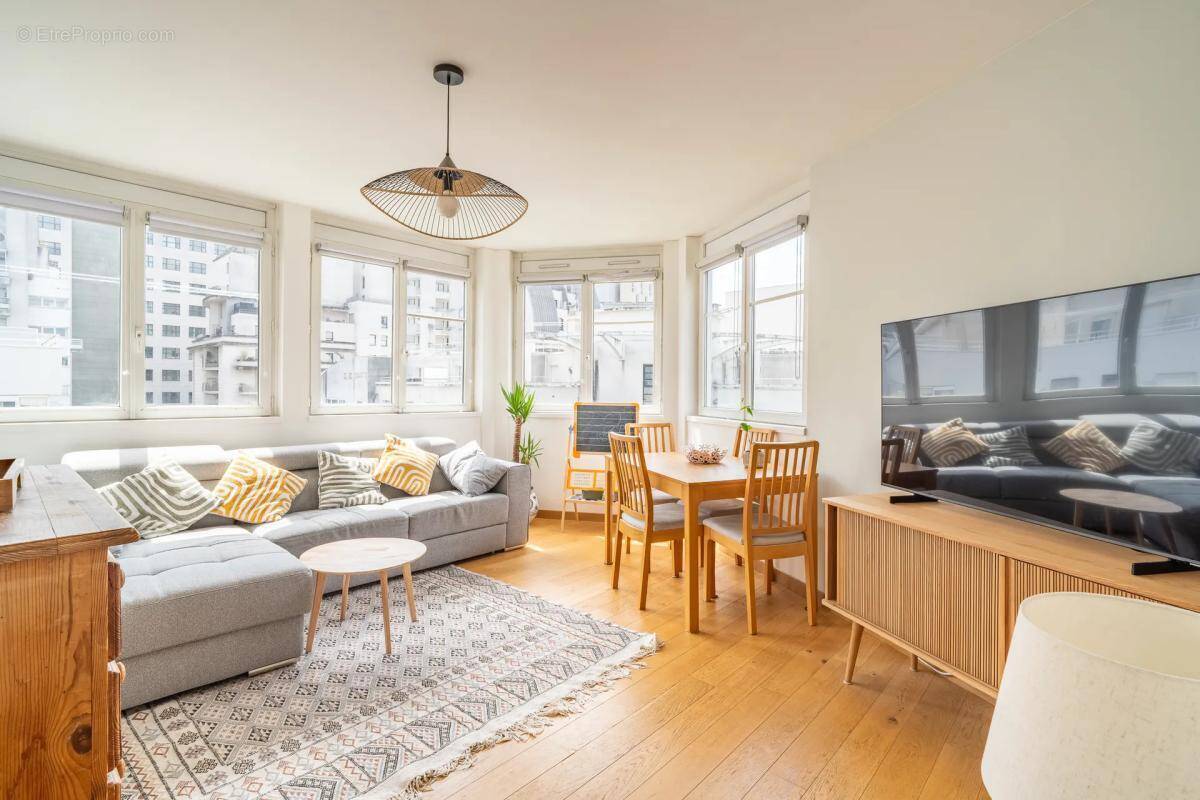 Appartement à COURBEVOIE