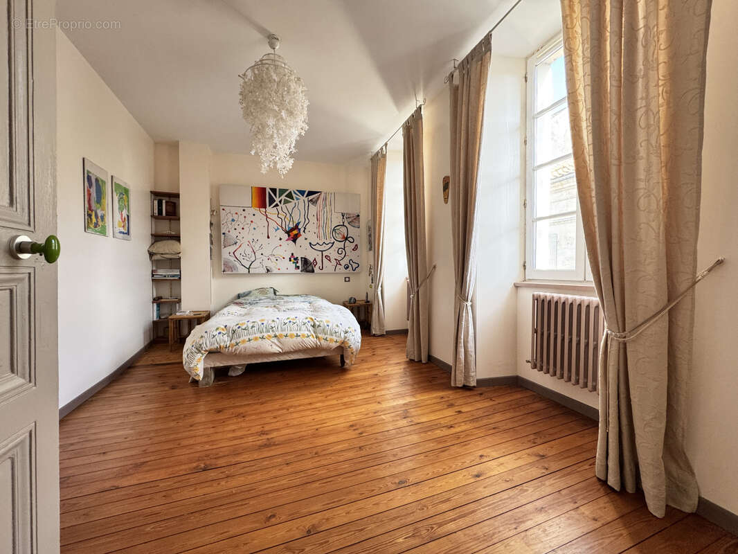 Maison à BARBEZIEUX-SAINT-HILAIRE