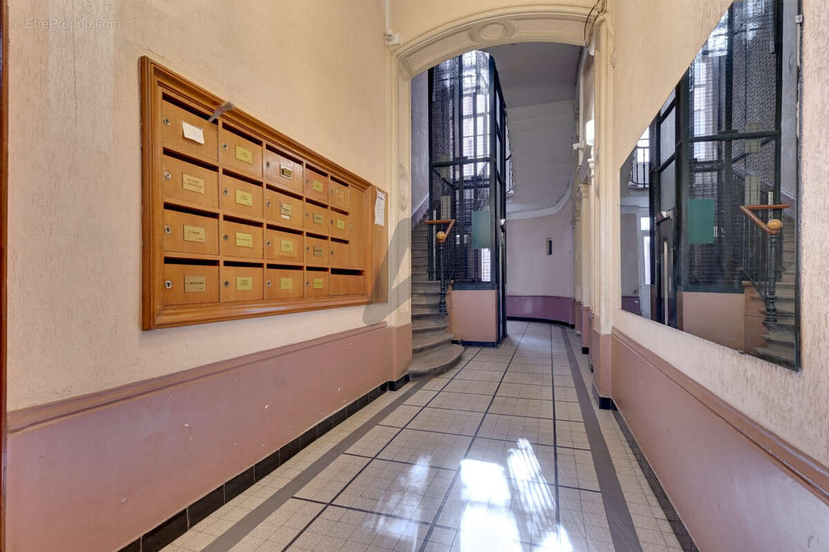 TÊTE D'OR / MASSÉNA  Appartement avec 3 chambres et un balcon en étage - photo 16