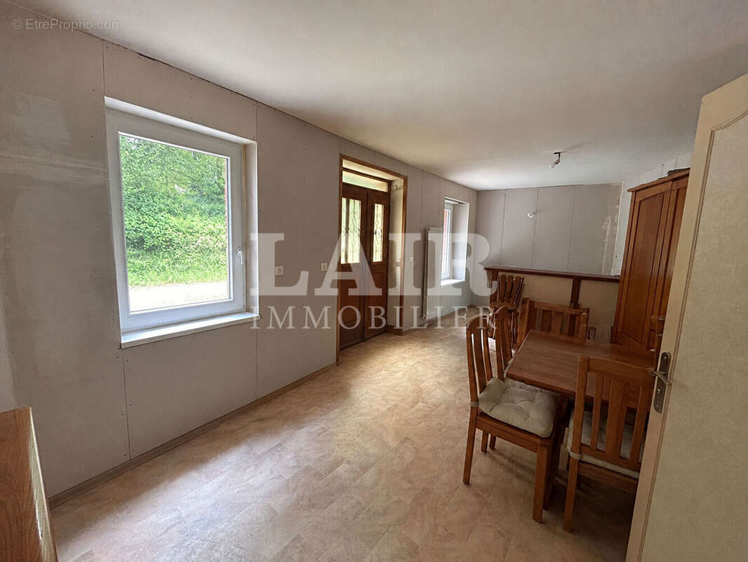 Maison en pierres à vendre à Saint Fraimbault - Ref O15269 - photo 3