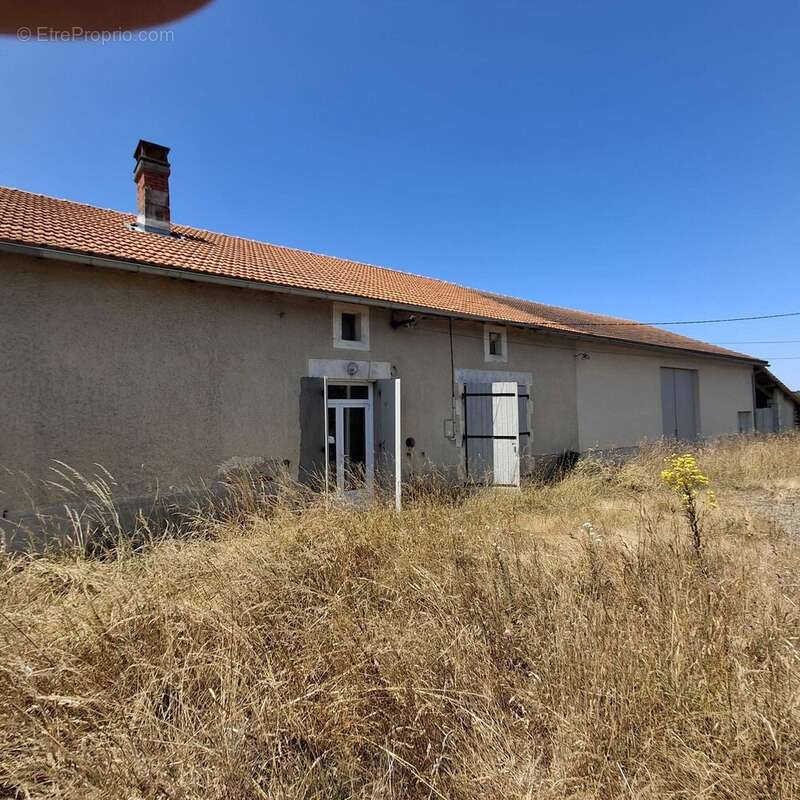 Maison 84 m² à Roumazieres-Loubert  - photo 2