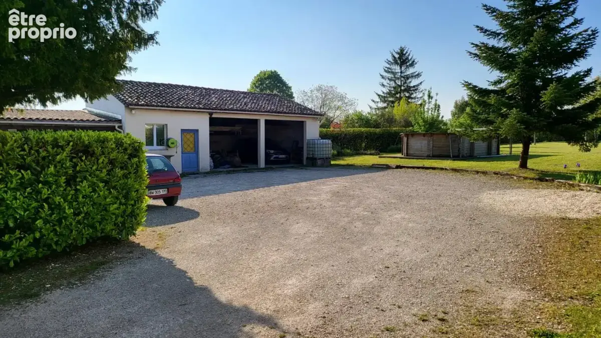 Maison en pierre, volumes généreux et charme à MORNAC - photo 8