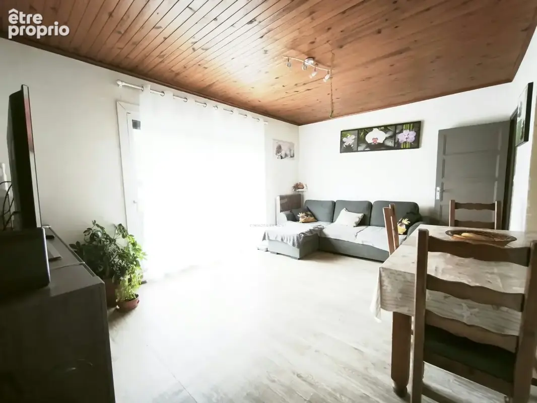 Ugine  Maison rénovée T5 sur 619 m² de terrain plat  Secteur calme - photo 2