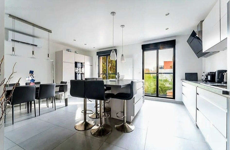 Maison à LA GARENNE-COLOMBES