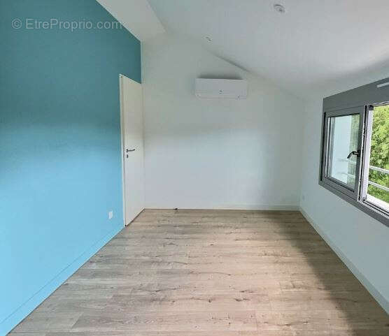 Maison à SAINT-LAURENT-DE-LA-PREE