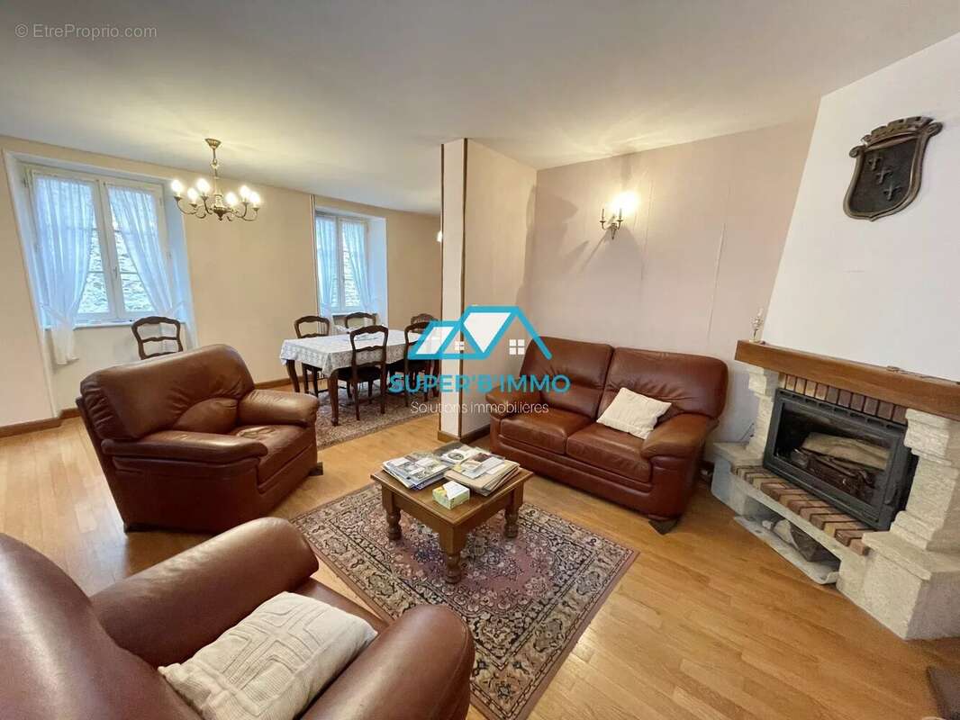 Maison à CHAMPAGNAC-LE-VIEUX