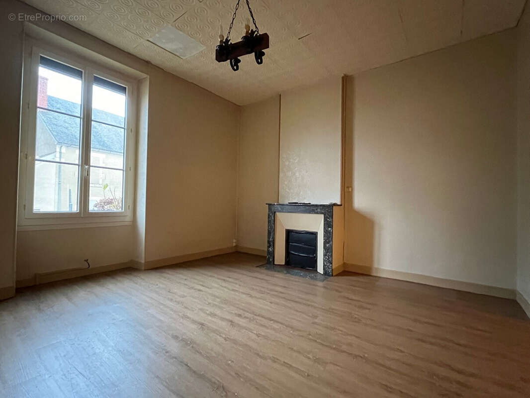 Maison à CHEZAL-BENOIT