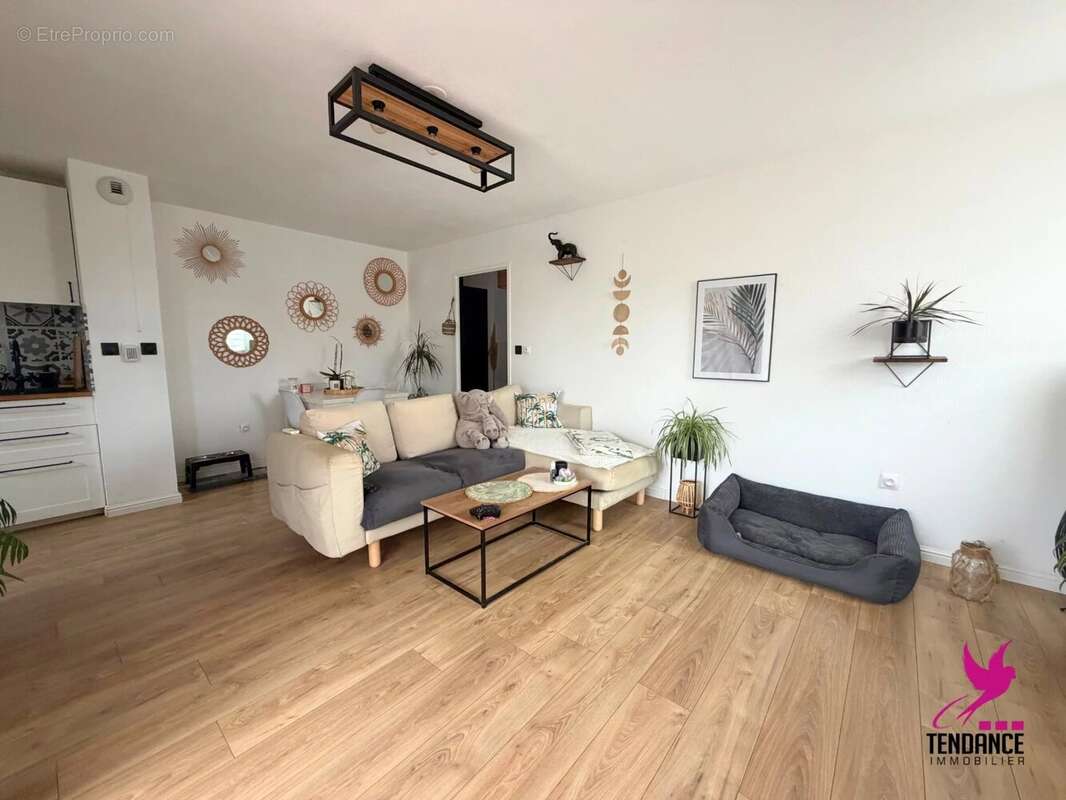 Appartement 3 Pièces - Rez de Jardin - 2 Parkings - photo 3