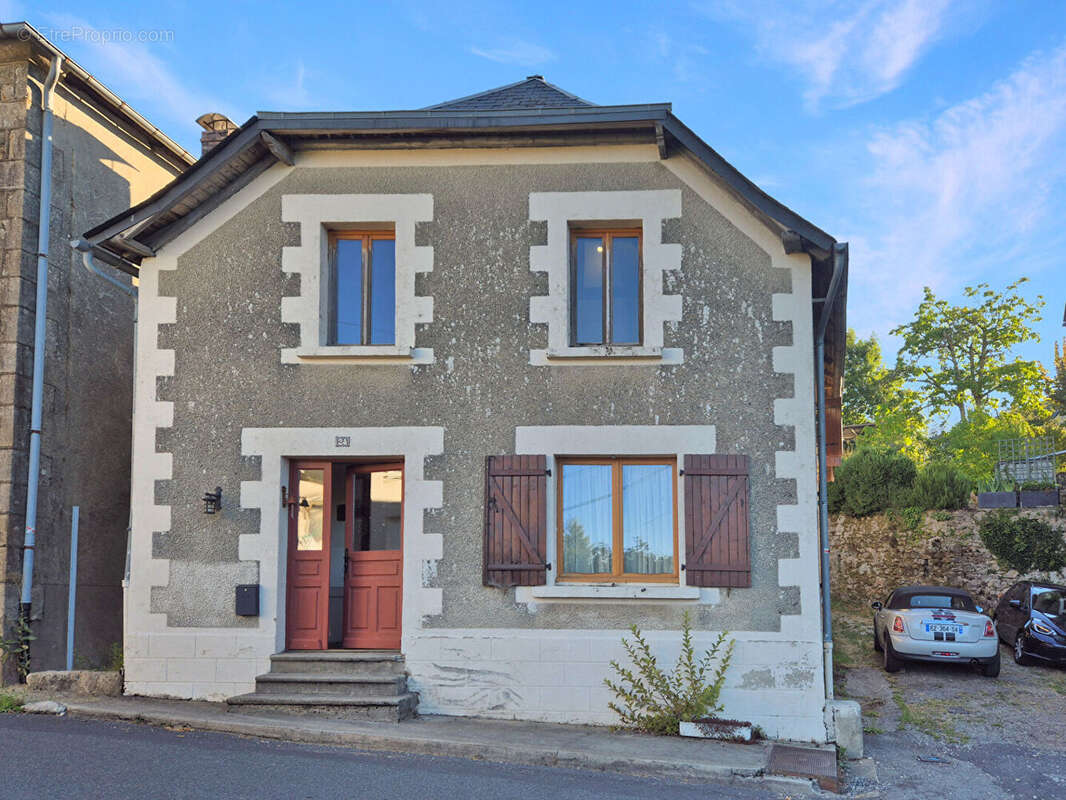 CORRÈZE. TREIGNAC. Maison en pierre avec 2 chambres. Vue imprenable. - photo 2