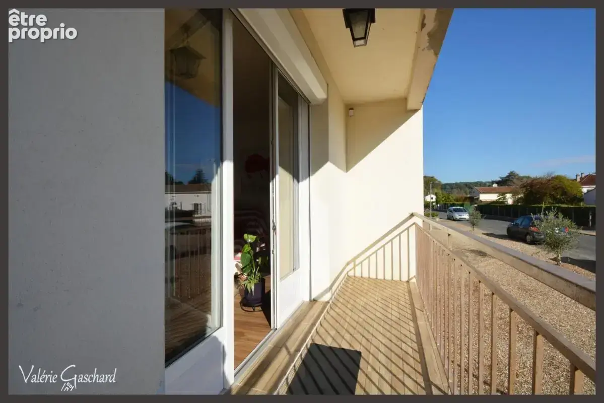 Pineuilh – Appartement T3 rénové 62 m², balcon, tout à pied - photo 9