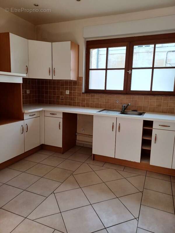 Appartement T4 vendu loué secteur François 1er - photo 3