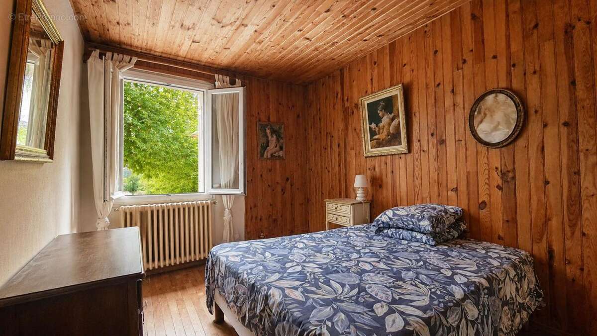 Maison familiale avec beau potentiel – 108 m² habitables – 4 à 5 chambres possibles – Garage – Terrain clos de 396 m² - photo 16
