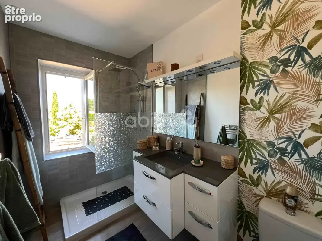 Maison rénovée avec terrain et dépendances. - photo 5