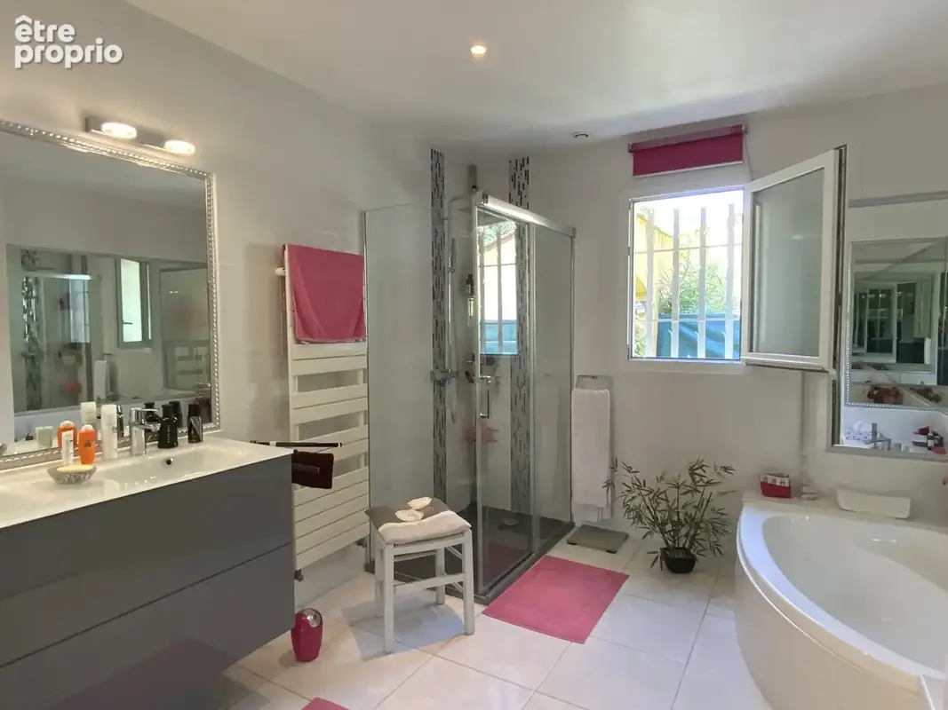 Villa avec piscine aux portes d'un village avec commerces, à 3 km d'Uzès. - photo 13