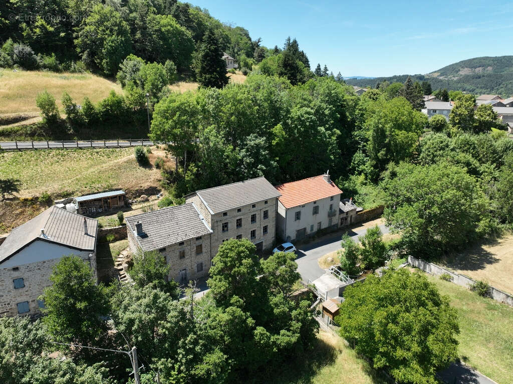 Maison à SAINT-JULIEN-CHAPTEUIL