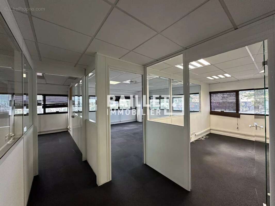 Commerce à VILLENEUVE-LOUBET