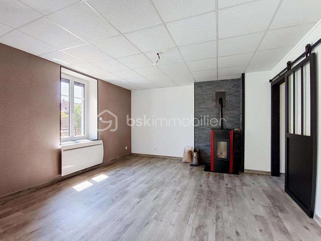 Maison entièrement rénovée de 130 m² avec garage et potentiel d'aménagement - photo 6