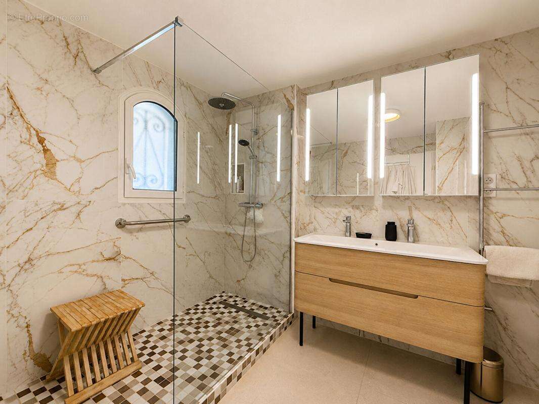 Appartement à BORMES-LES-MIMOSAS