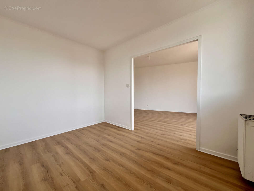À acheter 160000 € à Toulon (83) : appartement de 70.85m2 - photo 4