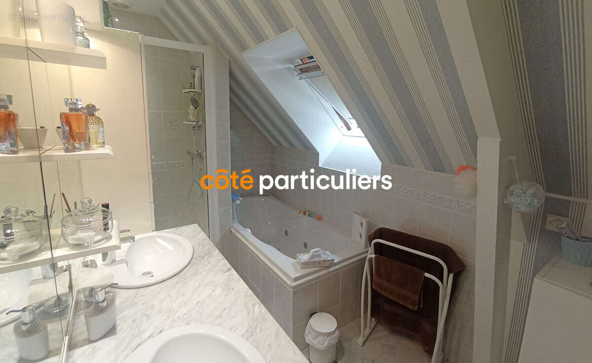 Maison à CHEVILLON-SUR-HUILLARD