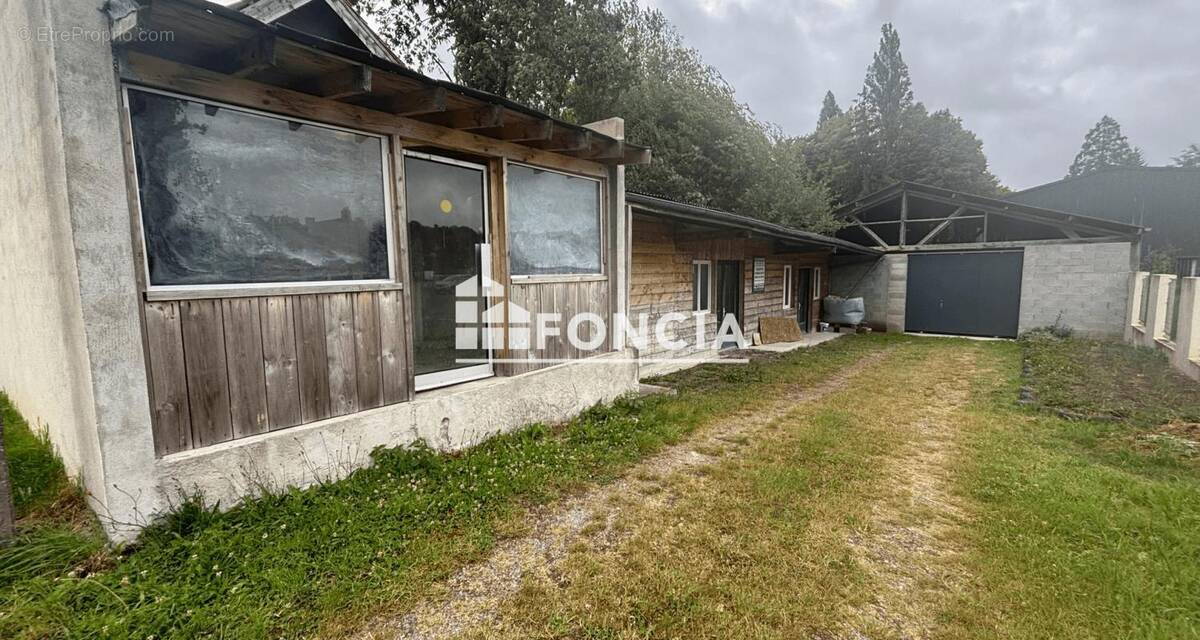 Commerce à SAINT-PIERRE-SUR-ORTHE