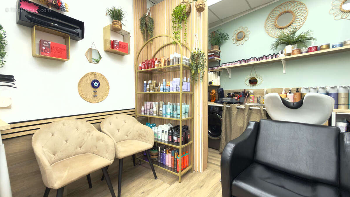 Commerce à SIMIANE-COLLONGUE