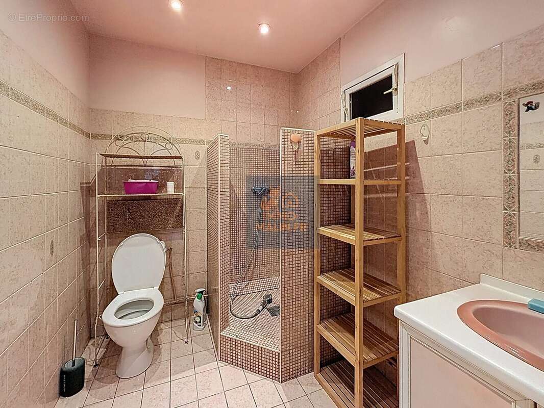 Douche - Maison à CHENNEVIERES-SUR-MARNE