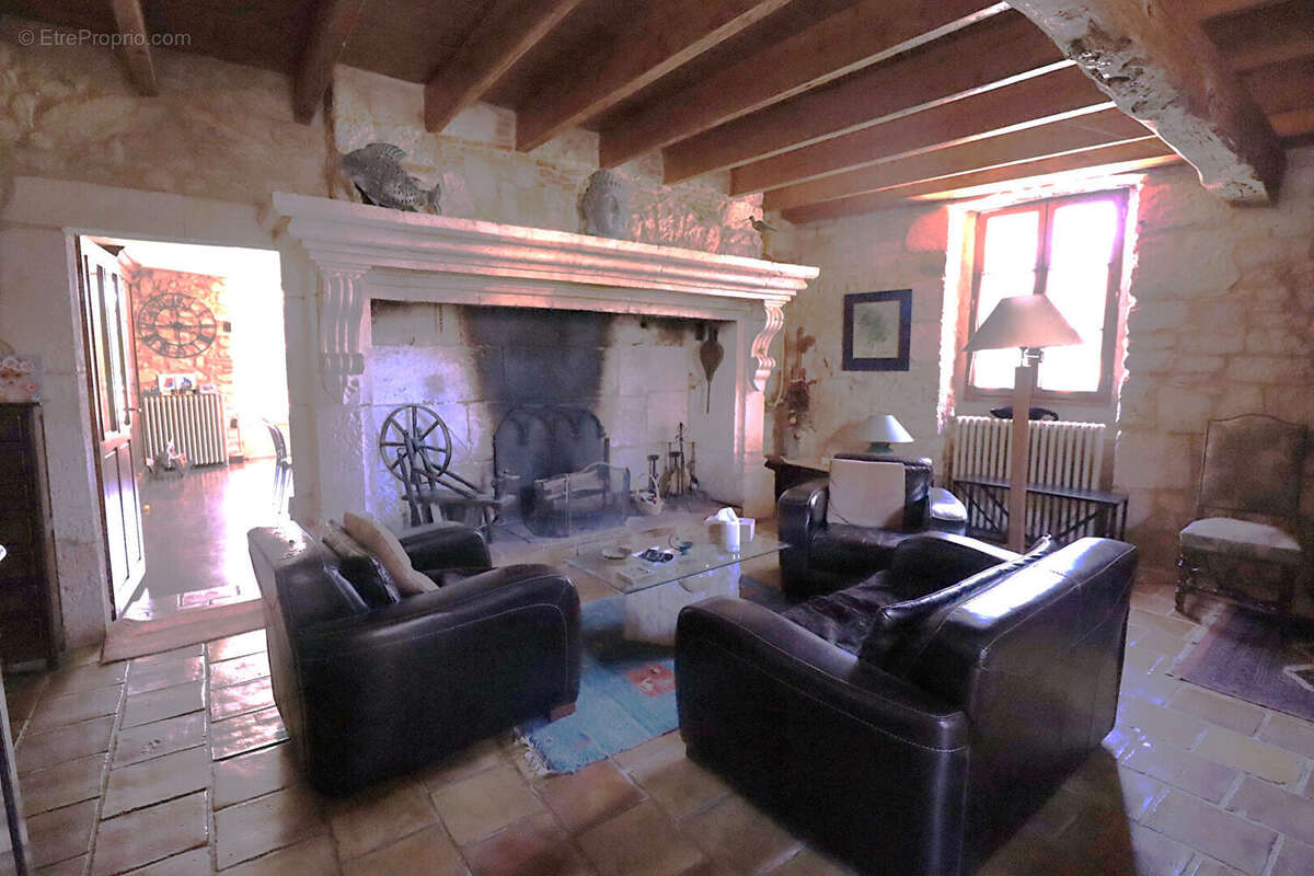 Ensemble de 3 batisses de caractère rénovés 1685M² de terrain - photo 3