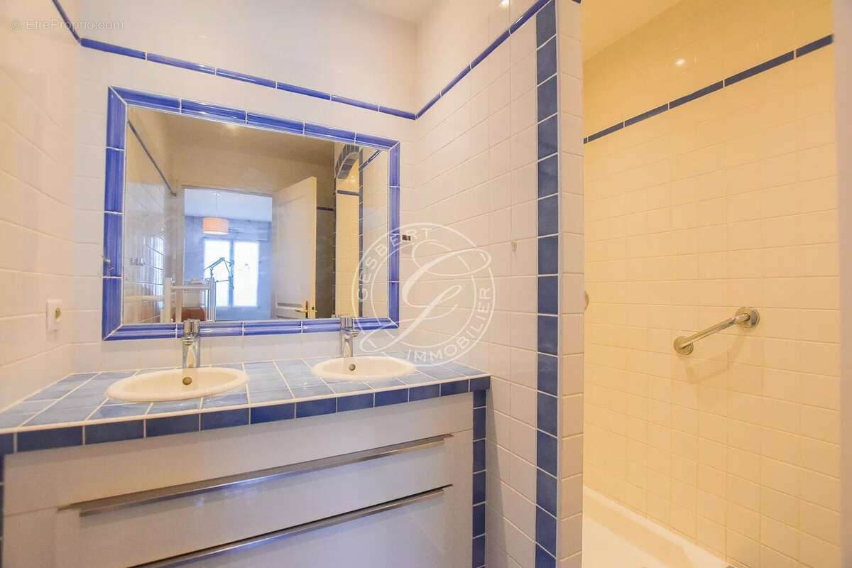 DRAGUIGNAN – Appartement T5 de 123 m² habitables avec véranda, ascenseur et parking privatif - photo 12