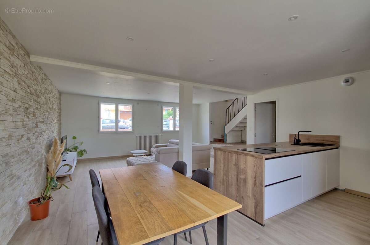 Maison 129 m² à Le Cendre  - photo 5