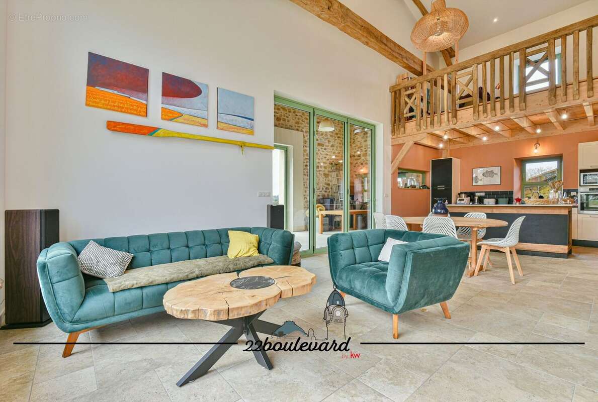 Maison à COMPREIGNAC