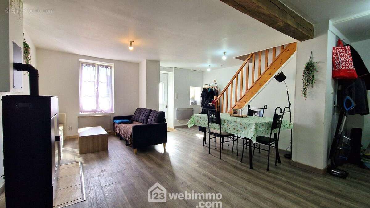 Au rez de chaussée, une belle pièce de vie de 30 m² - Maison à EBOULEAU