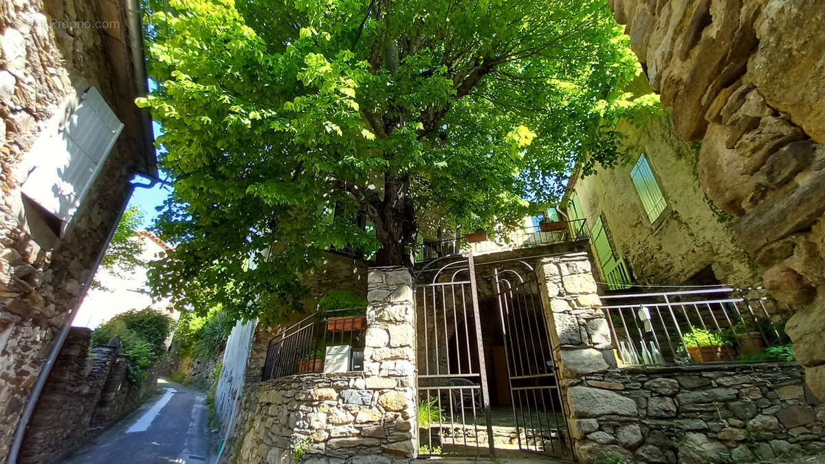 Maison à COLOMBIERES-SUR-ORB