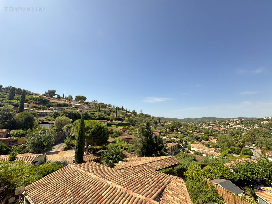 Terrain à BORMES-LES-MIMOSAS