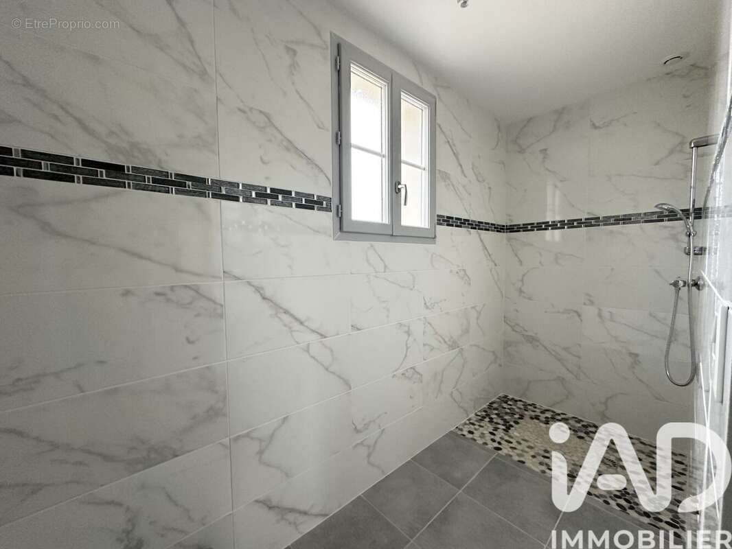 Maison 191 m² à Faleyras  - photo 7