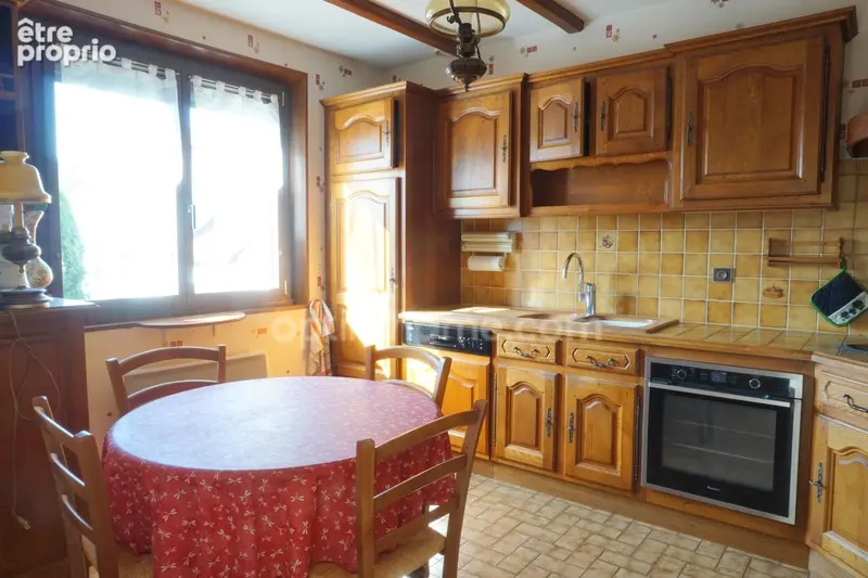 Maison de 155 m² à vendre en excellent état, 4 chambres, 6 pièces et spacieux garage - photo 7