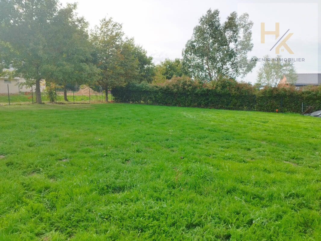 Terrain à SAINT-LAMBERT-LA-POTHERIE