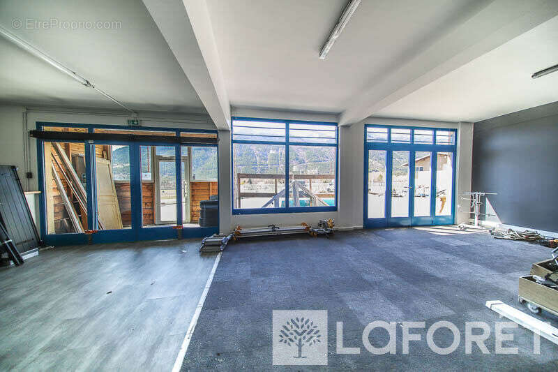 Commerce à EYGLIERS