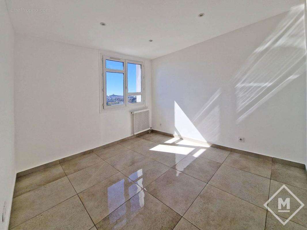 Vue Mer Dégagée et Calme : Appartement 3 Pièces à Vendre à Marseille Saint Loup - photo 7