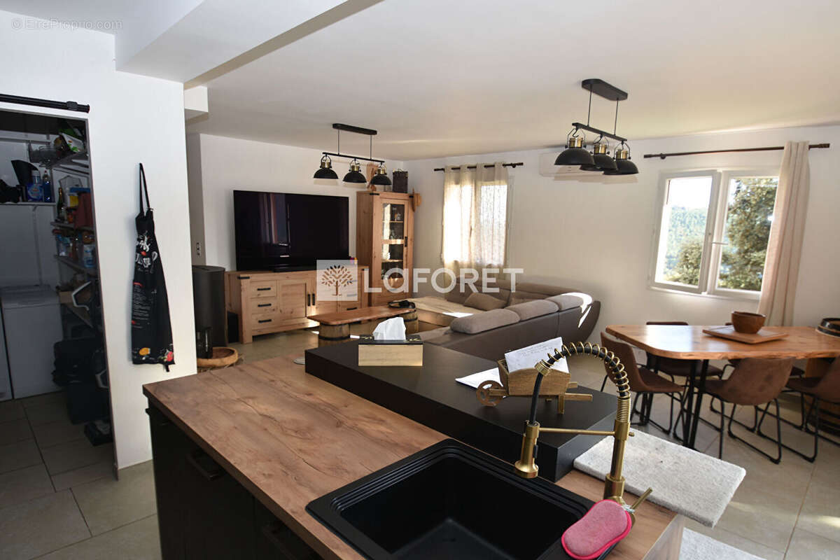 Maison à BAGNOLS-EN-FORET