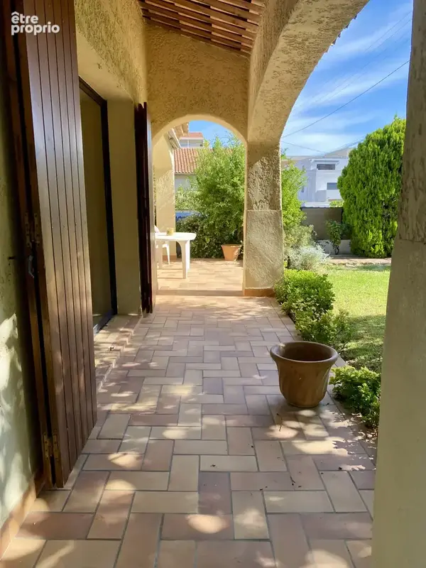Miramas   villa t6 avec garage, terrasse et parcelle de 637 m2 - photo 12