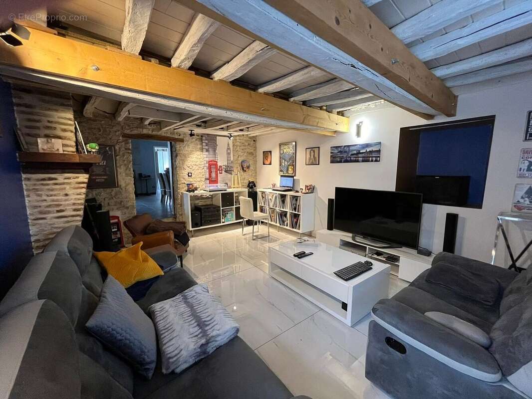 Maison à COURCELLES