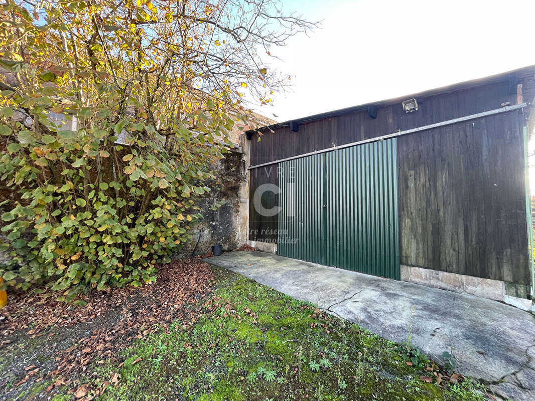 Terrain à CORCOUE-SUR-LOGNE