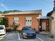 Maison à SAINT-SAUVEUR-DE-MONTAGUT